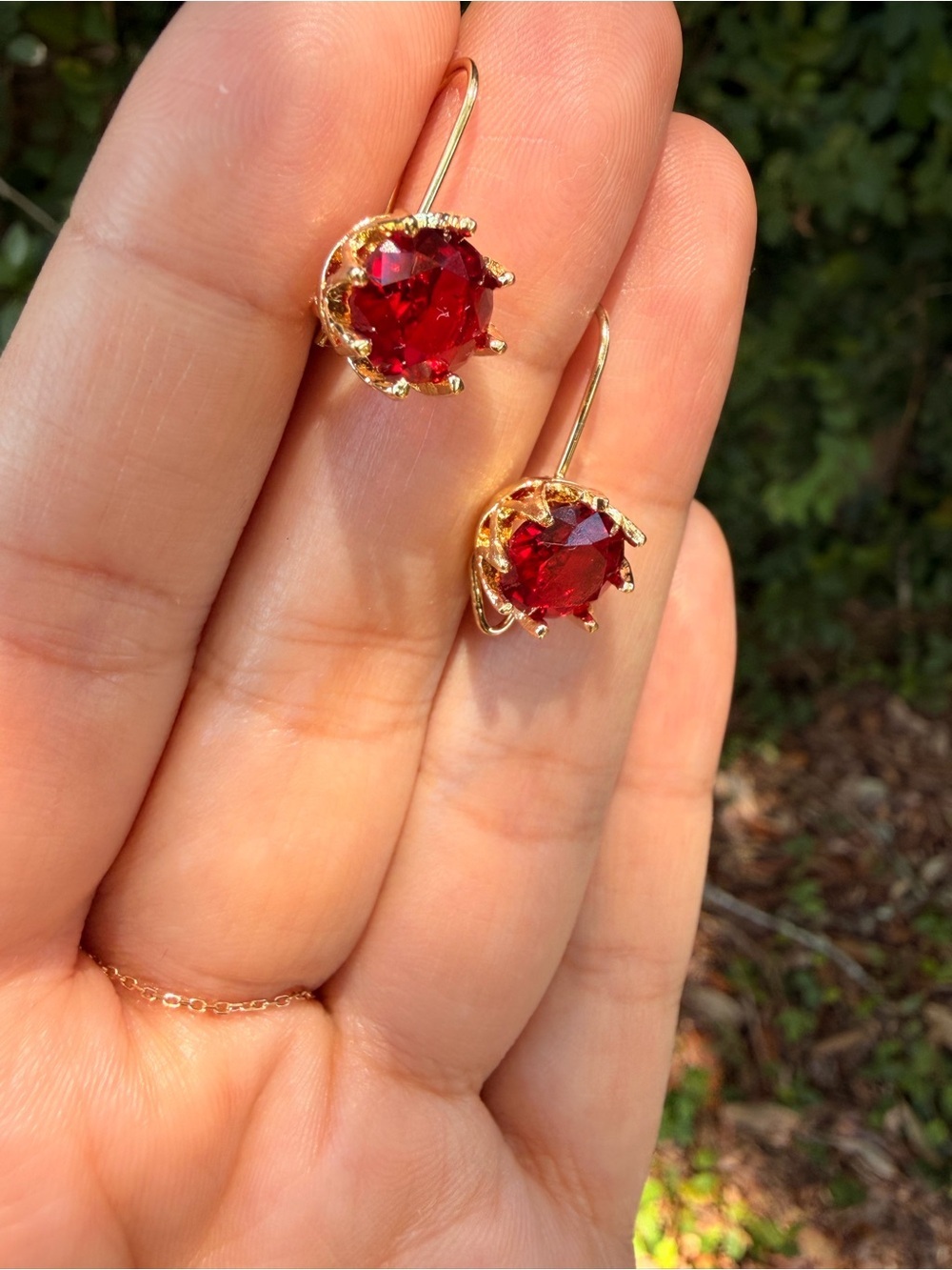 Retro Flower Red Earrings - Picture 5 of 6